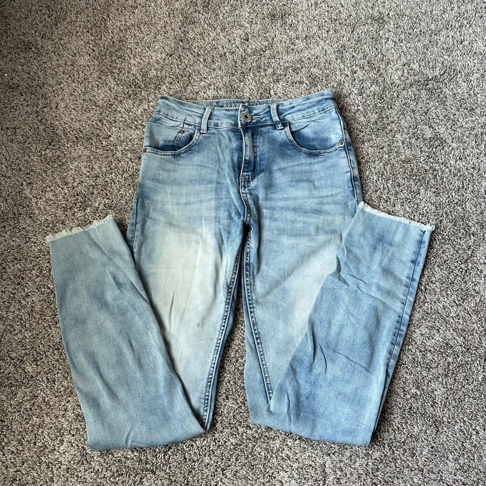 Light blue wash skinny jeans